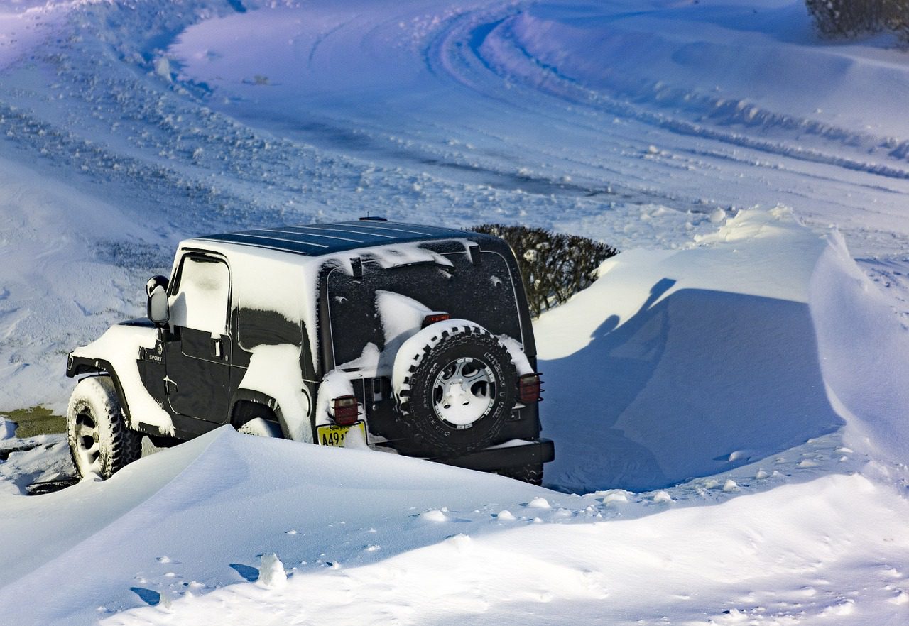 Jeep Wrangler in snow
